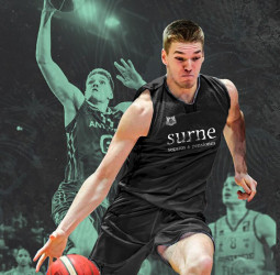 Thijs de Ridder firma con el Surne Bilbao Basket
