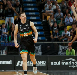 Xavi Rabaseda, hasta 2025 con el Surne Bilbao Basket