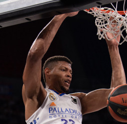 Real Madrid, a la final de la Liga (77-85)