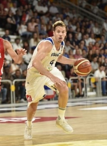Saric y Bojan Bogdanovic marcan la diferencia ante Francia