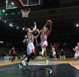 Sastre deja la jugada del año para el CAI Zaragoza en Miribilla (72-73)
