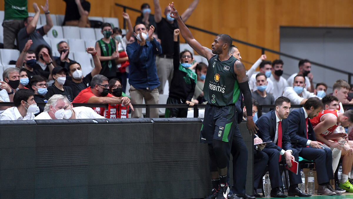 Recital del Joventut ante el BAXI Manresa (105-61)
