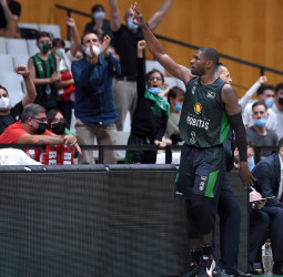 Recital del Joventut ante el BAXI Manresa (105-61)
