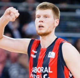 Los San Antonio Spurs cuentan con Davis Bertans