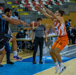 Leche Río Breogán se asoma al liderato tras derrotar al Leyma Coruña (60-68)