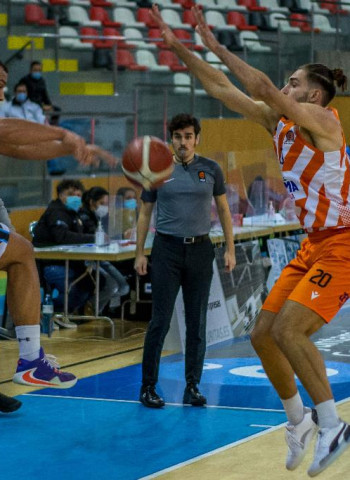 Leche Río Breogán se asoma al liderato tras derrotar al Leyma Coruña (60-68)