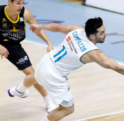El Real Madrid vence con solvencia al Iberostar Tenerife antes de la Copa (89-76)