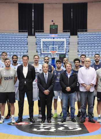 El Monbus Obradoiro recibe la bienvenida por parte del Consejo de Administración
