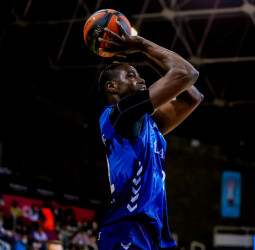 Moussa Diagne entra en el club de los bicentenarios de la Liga Endesa
