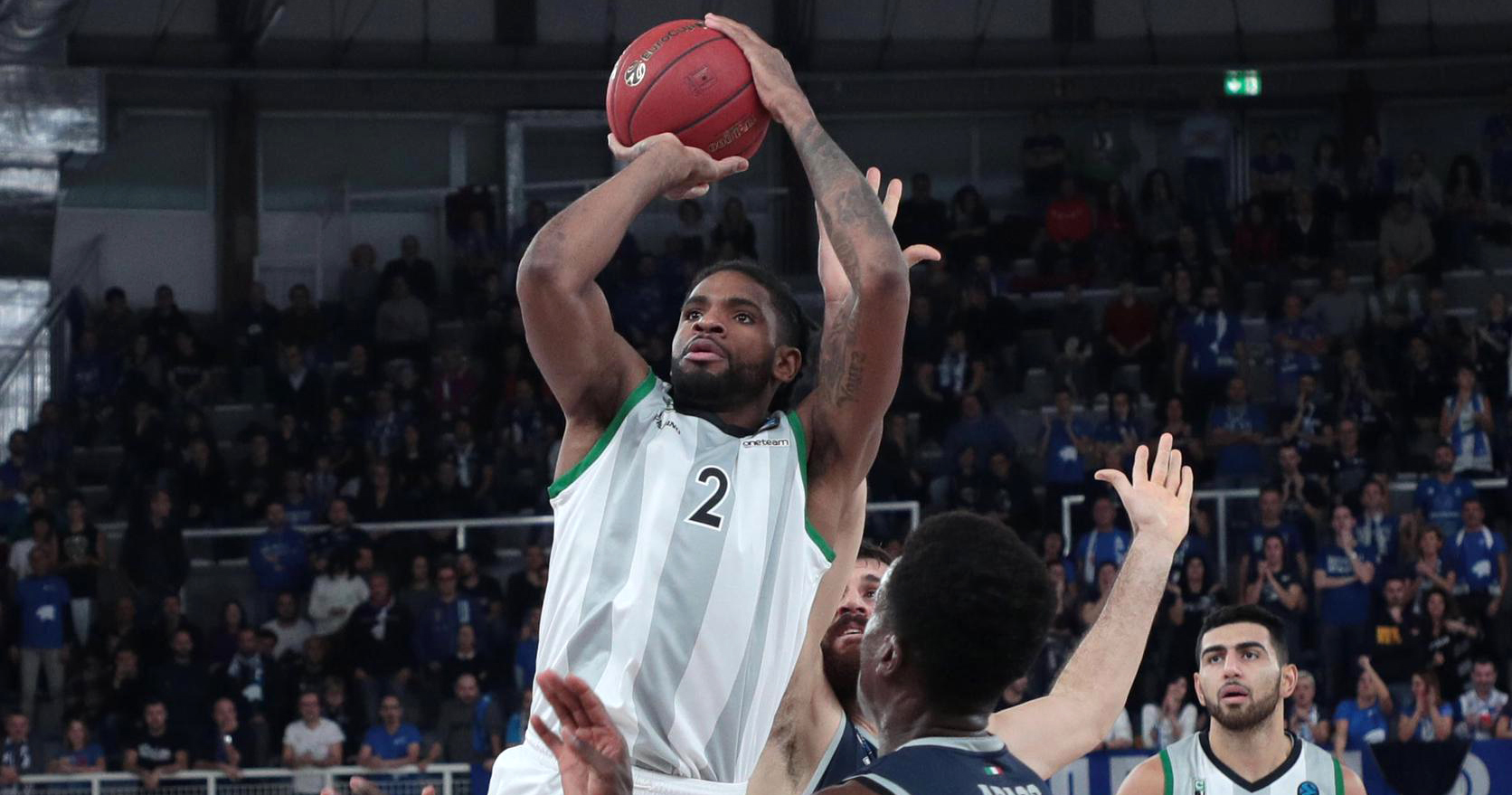 La Penya no puede culminar la remontada contra el Germani Brescia Leonessa, pero salvan el average (87-83)