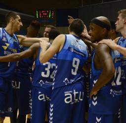 Renfroe lidera el torbellino burgalés en Santiago (63-78)