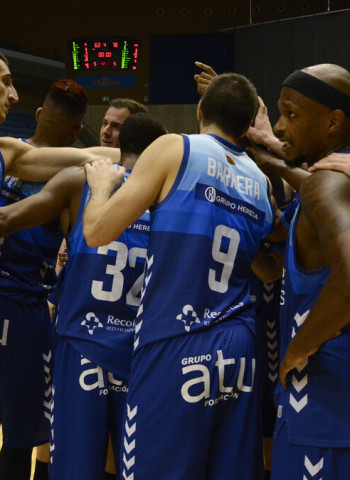 Renfroe lidera el torbellino burgalés en Santiago (63-78)