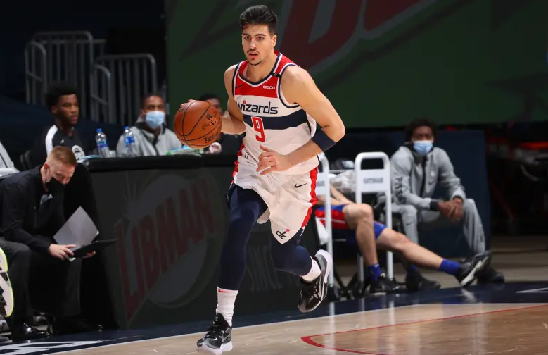 Deni Avdija demuestra que tiene sitio en la NBA
