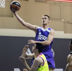 El Real Madrid amplia el contrato a Dino Radoncic