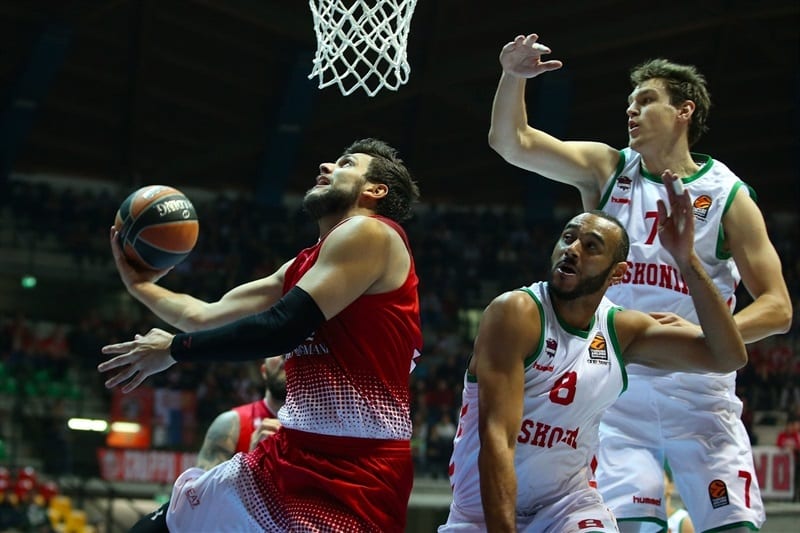 Baskonia pierde en Milán, a pesar de un colosal Larkin (88-76)