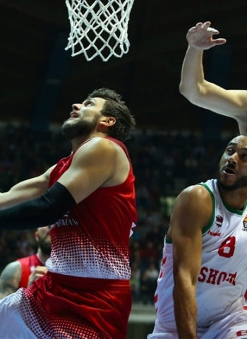 Baskonia pierde en Milán, a pesar de un colosal Larkin (88-76)