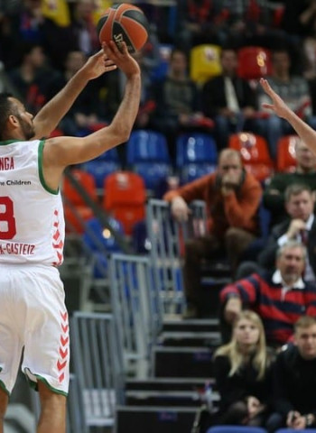 Oficial: El Barcelona Lassa presenta ofertas vinculantes por Larkin y Hanga