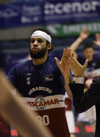 Pescamar donará 65 kilos de conservas gracias a la actuación de Kassius Robertson ante el Casademont Zaragoza