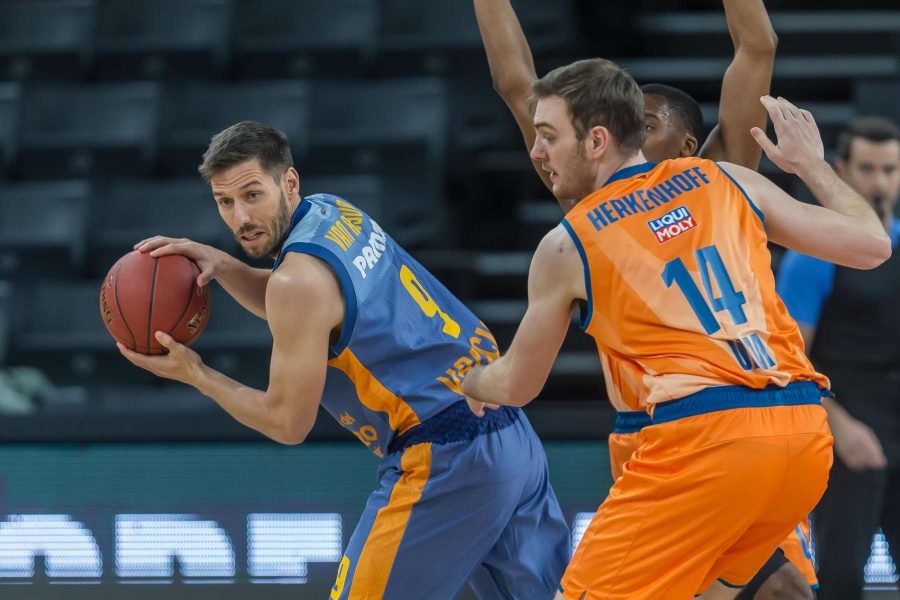 Remontada para seguir sumando en la pista del ratiopharm Ulm (70-76)