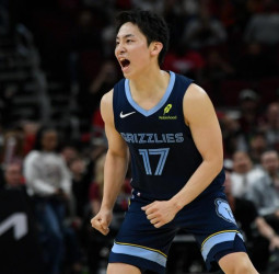 Yuki Kawamura se hace un sitio en los Memphis Grizzlies