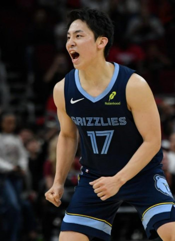 Yuki Kawamura se hace un sitio en los Memphis Grizzlies