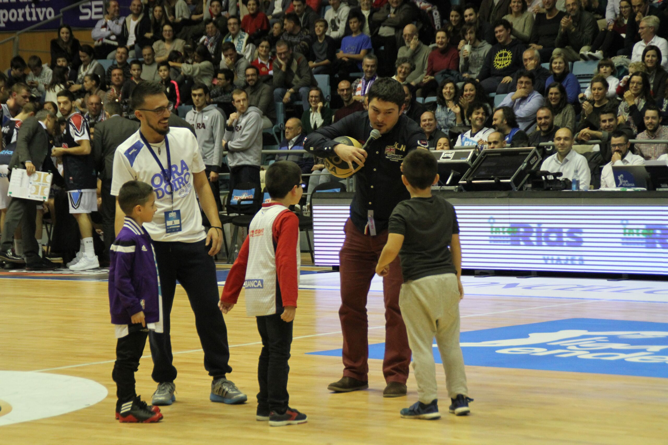 El Monbus Obradoiro busca ampliar su familia de voluntarios para los partidos