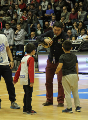 El Monbus Obradoiro busca ampliar su familia de voluntarios para los partidos