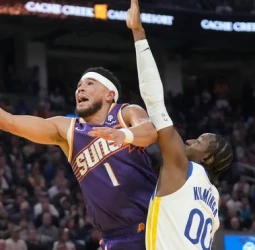 Phoenix Suns arranca con victoria, 104-108