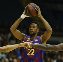 Festival triplista y victoria del Barça en Sevilla (95-100)