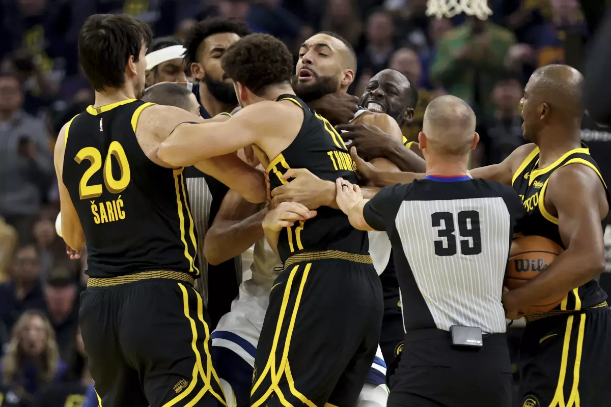Tras una dura batalla los Wolves vencen a los Warriors