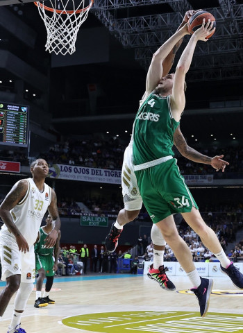 Jock Landale confirma en redes que no jugará en el Barcelona