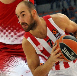 Armani Milán pierde su invicto en el Pireo (91-81)