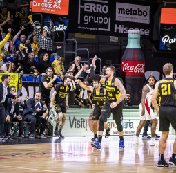 Noche grande de Champions en el Santiago Martín