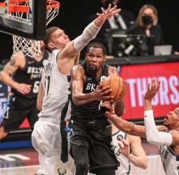 Los Brooklyn Nets arrasan a los Bucks (125-86) [2-0]
