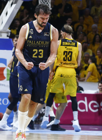 Llull conquista la Hamburguesa con dos triples (71-76)