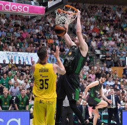 El Joventut se convierte en el cuarto semifinalista del playoff de la liga Endesa (81-58)