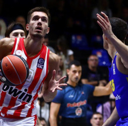 Filip Petrusev apunta a seguir en Olympiacos pese al interés de Estrella Roja