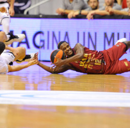 El Coviran Granada, al son de Cristiano Felicio, gana en Murcia (82-89)