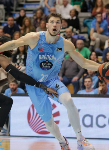 El Valencia Basket se entromete en el fichaje de Ethan Happ por el Joventut