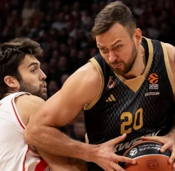 James toma el protagonismo en el dominio del Mónaco sobre el Estrella Roja, 76-82