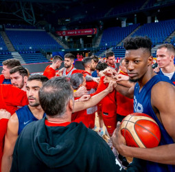 Italia-España en Pesaro, un paso más hacia la Copa del Mundo