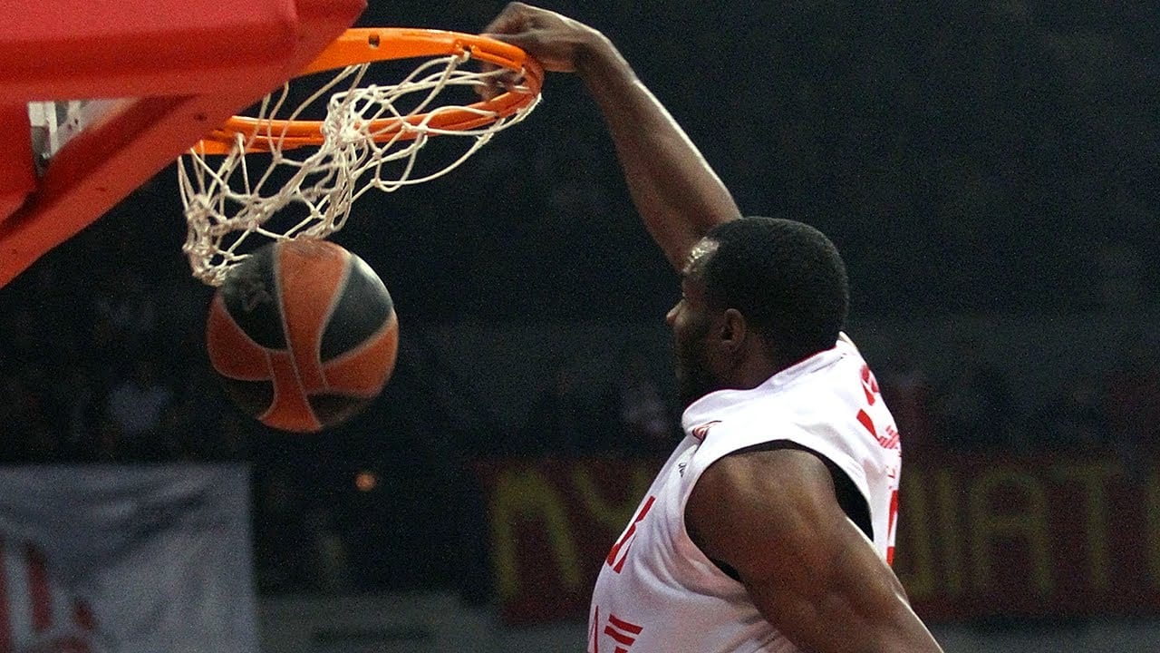 Unicaja otea el mercado en busca de un interior, suenan Lawal y Eric