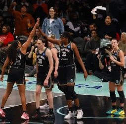 Jonquel Jones lidera a las Liberty para forzar el cuarto partido, 73-87