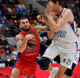 El CSKA arrasa al Anadolu Efes para conseguir su novena victoria consecutiva (100-83)
