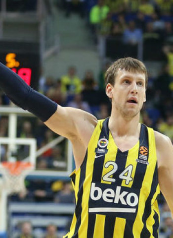 Jan Vesely y Nando De Colo no se moverán del Fenerbahce