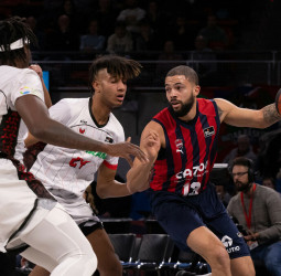 El Cazoo Baskonia domina al Coviran Granada y mantiene el ritmo (105-81)