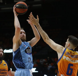 Musa lidera a un gran Río Breogan en Valencia (97-98)