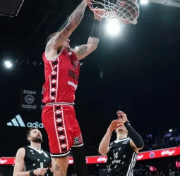 Mónaco da un golpe de autoridad con victoria en París, 79-91