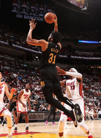 Miami nada puede hacer ante estos Cavaliers, 124-87 [3-0]