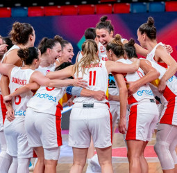 España resiste, vence y logra el pase a los cuartos del Eurobasket (76-60)